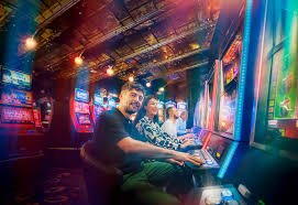Diamond Empire mobile interface on link judi showing bet controls and spin button
